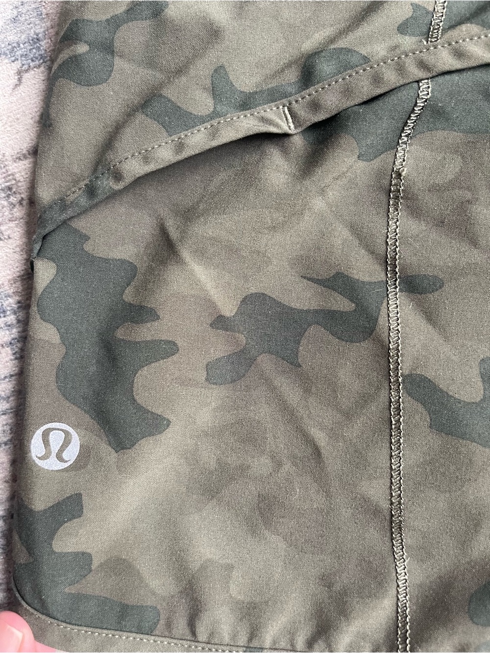 Lululemon Speed Short 2.5” – Savasana Camo Fatigue Green – Size 8 - Picture 3 of 5